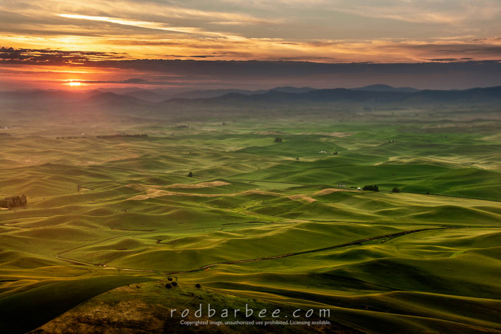 Sunrise from Steptoe Butte during Rod Barbee Photography Palouse photo workshop.